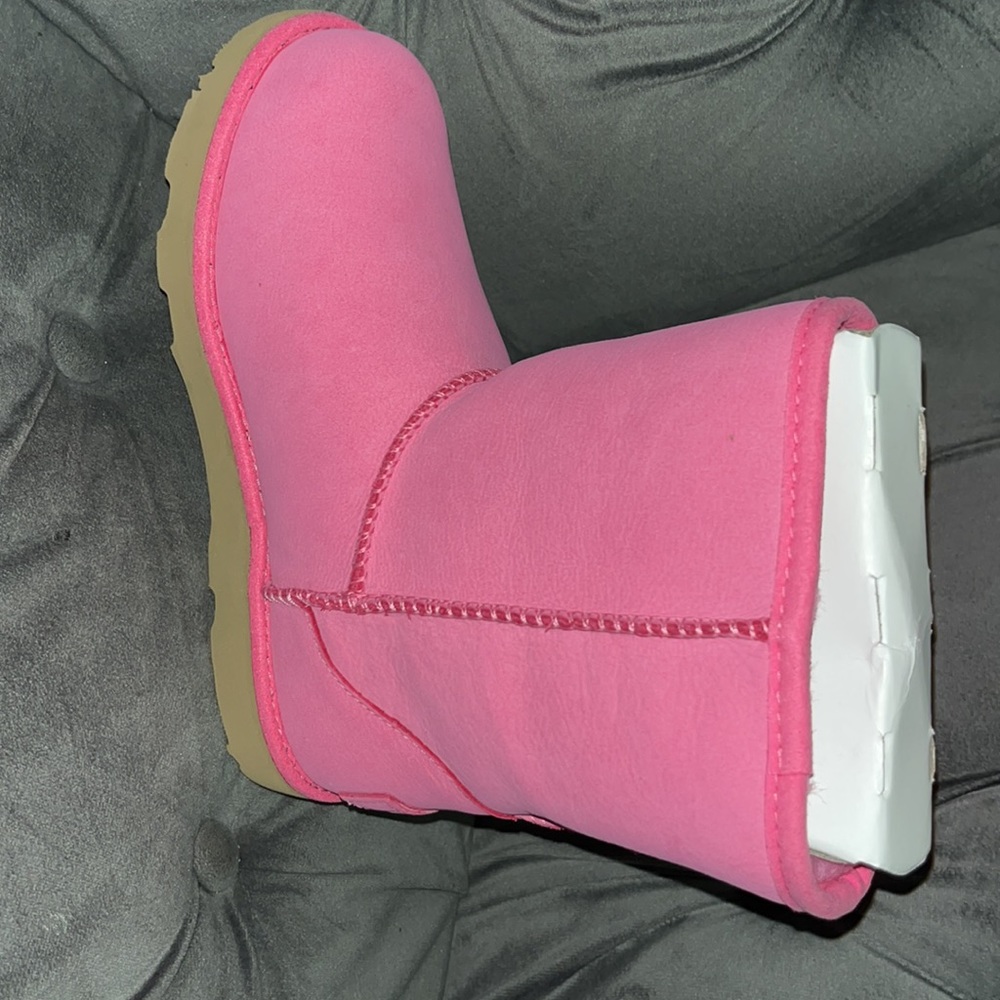 UGG - Picture 4 of 6